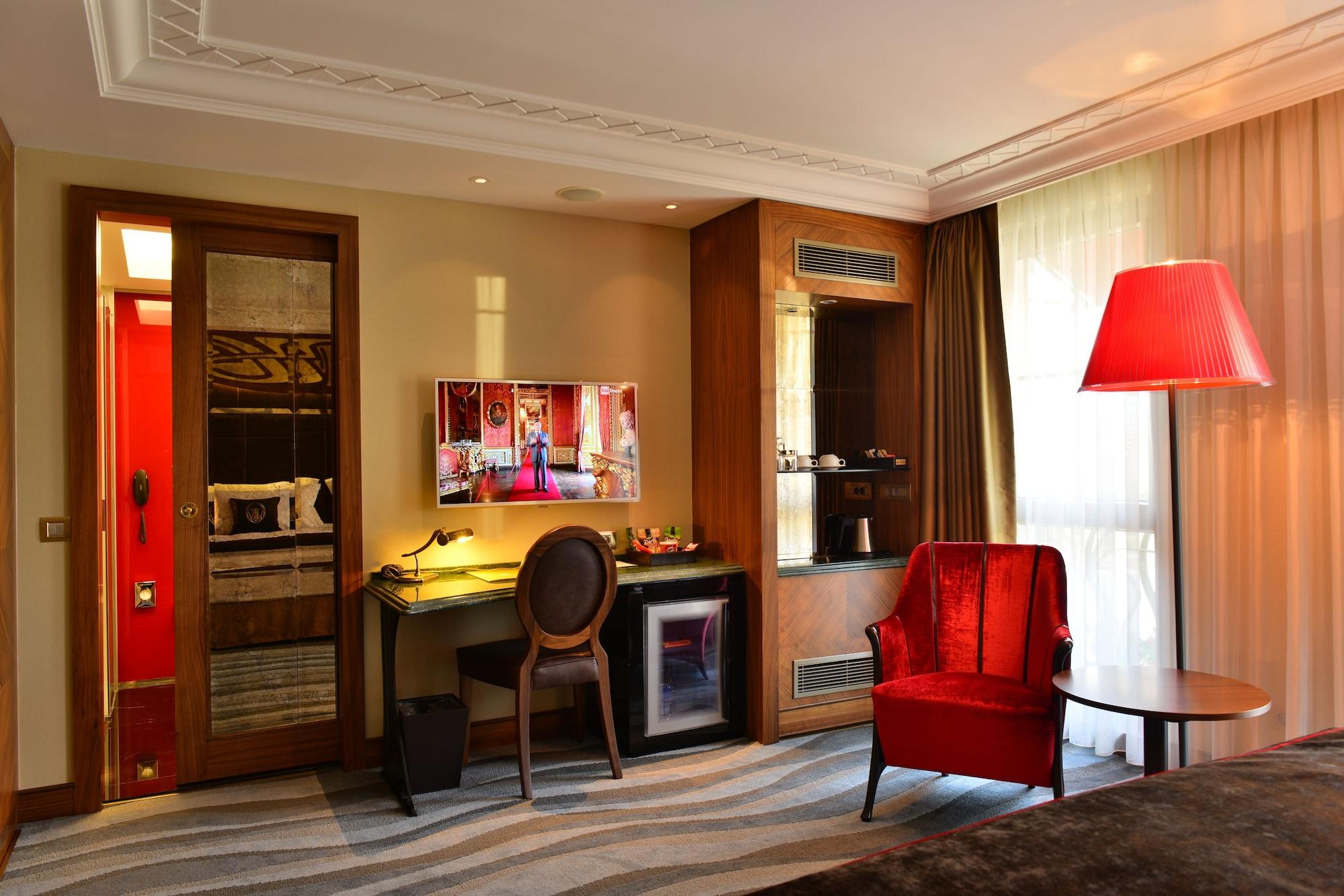 Mona - Special Class Otel