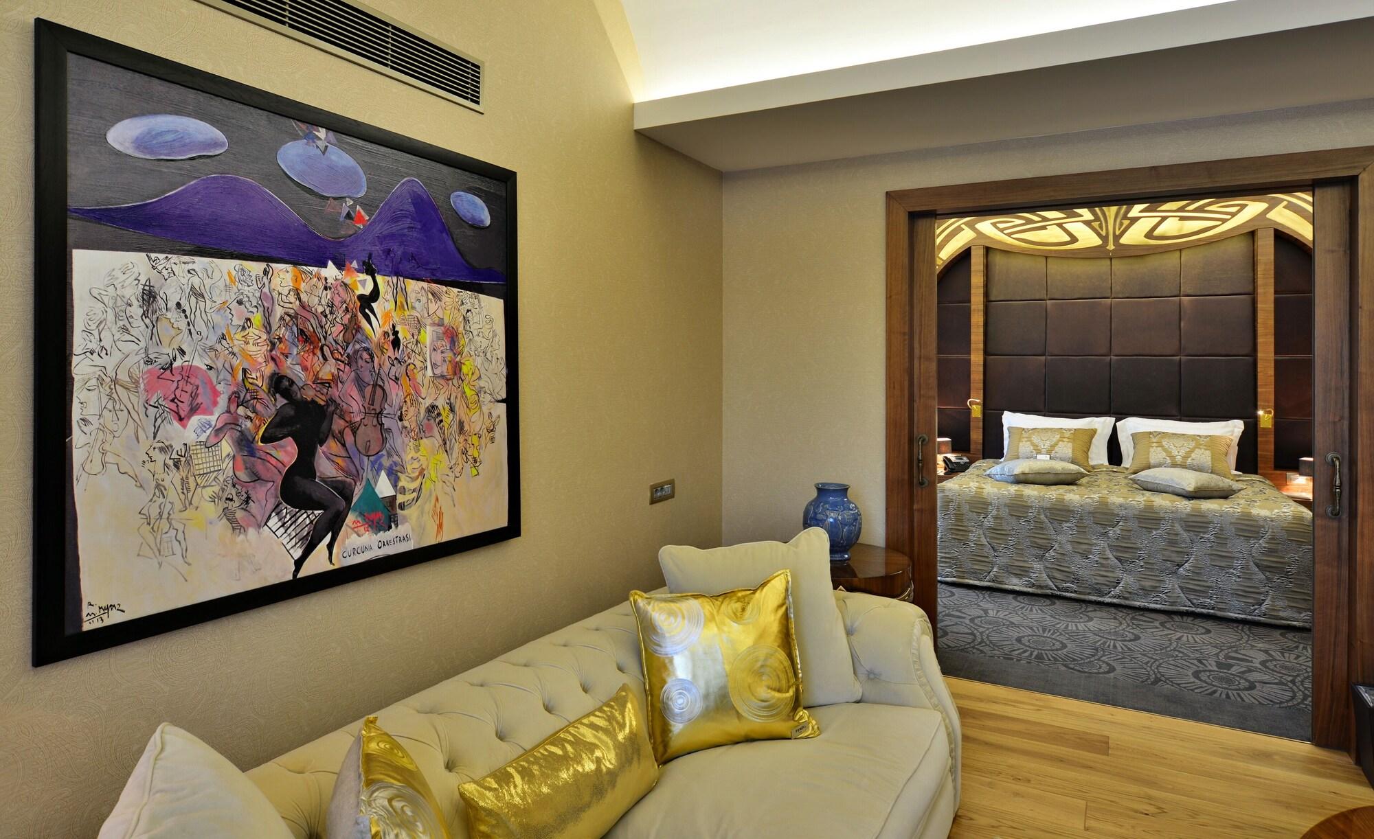 Mona - Special Class Ankara