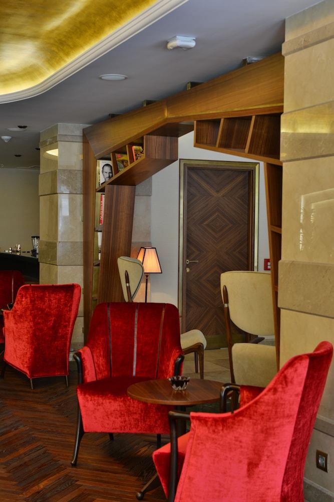 Mona - Special Class Otel
