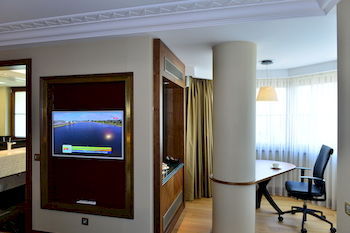 Mona - Special Class Otel